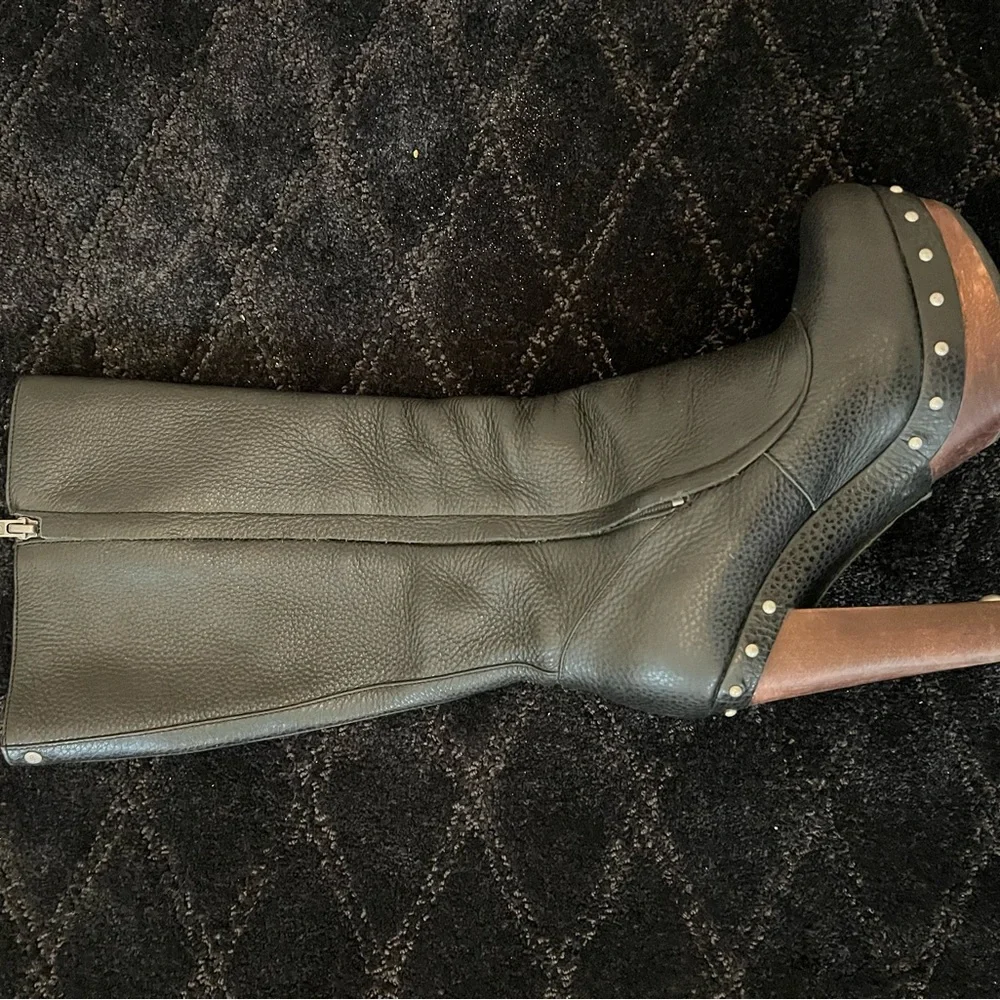 Ugg mid calf platform boot - Picture 2 of 6
